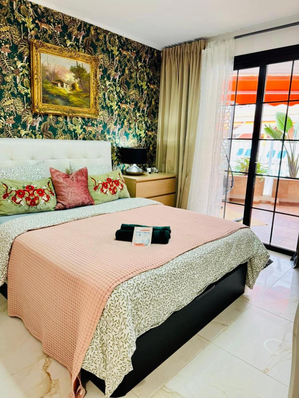 Apartment With Terrace And Pool, Los Cristianos Лос Кристианос Экстерьер фото